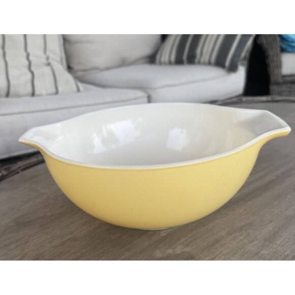 Vintage #443 Pyrex Yellow Cinderella Nesting Mixing 2 1/2 qt - Picture 1 of 4